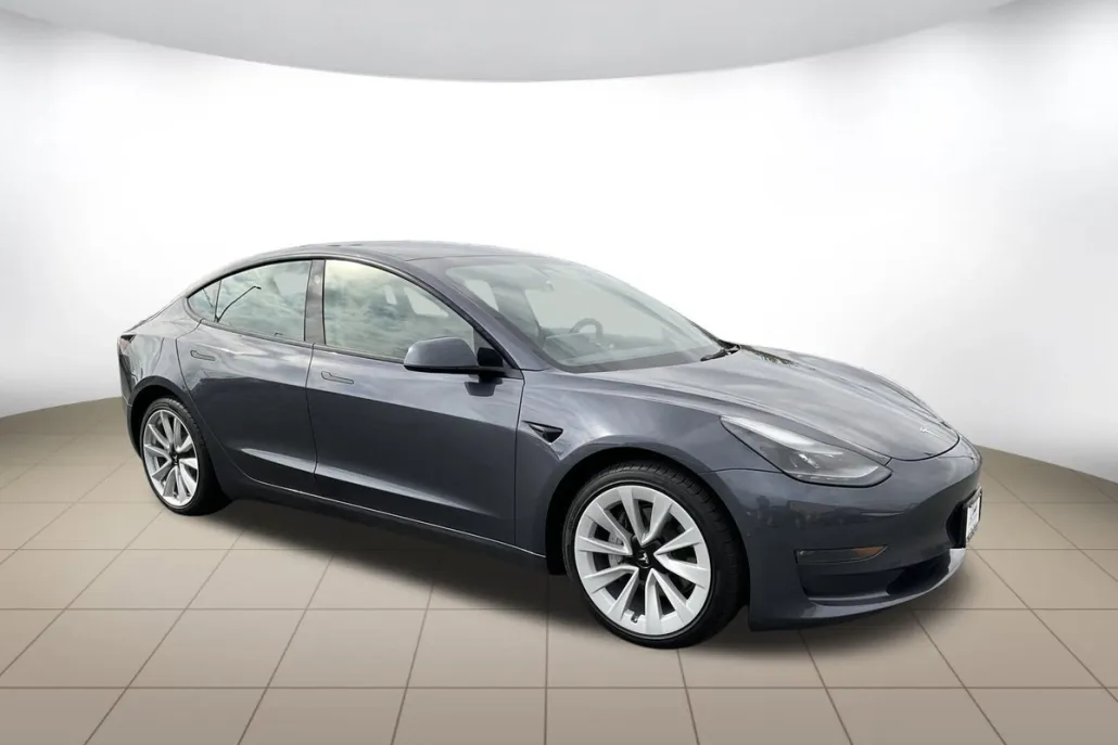 2022 Tesla Model 3 Long Range photo 1