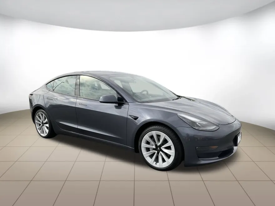2022 Tesla Model 3 Long Range photo 1