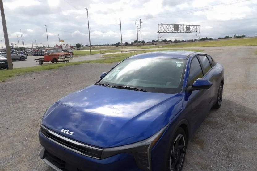 2025 Kia K4 EX photo 1