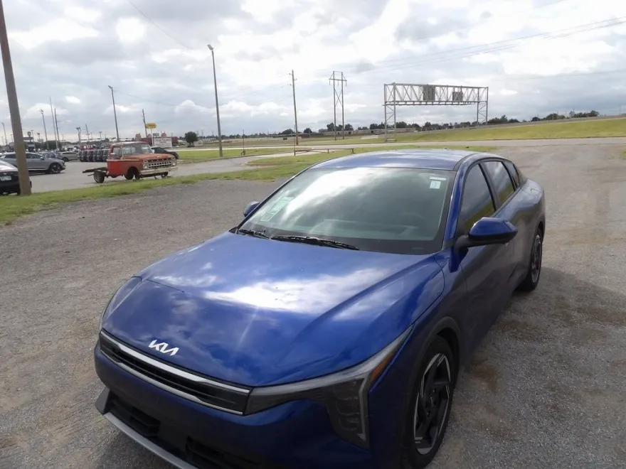 2025 Kia K4 EX photo 1