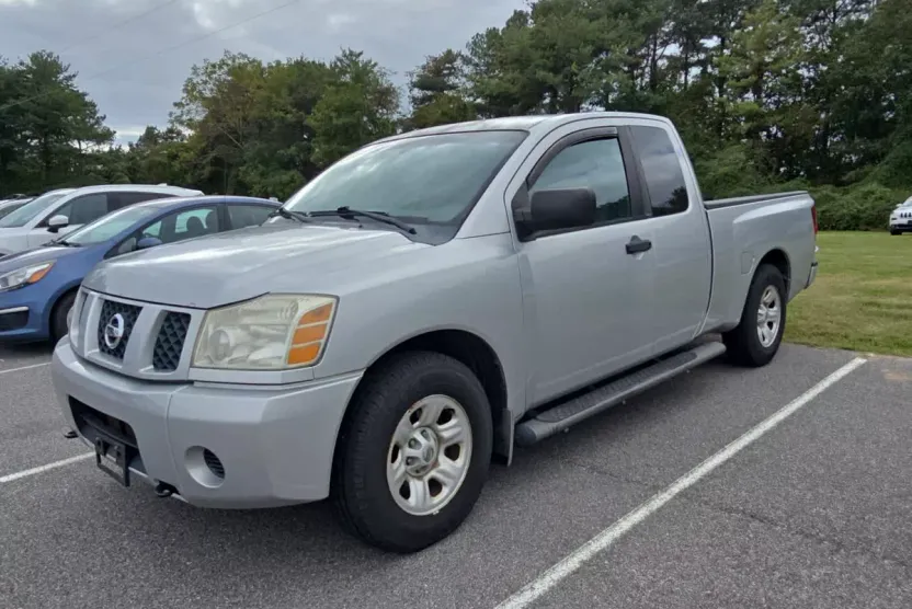 2005 Nissan Titan XE photo 1