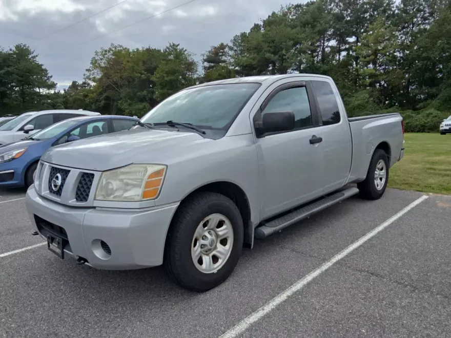 2005 Nissan Titan XE photo 1