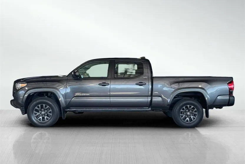 2022 Toyota Tacoma SR5 V6 photo 1