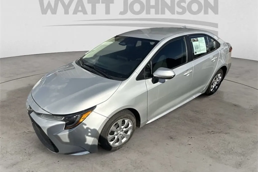 2024 Toyota Corolla LE photo 1