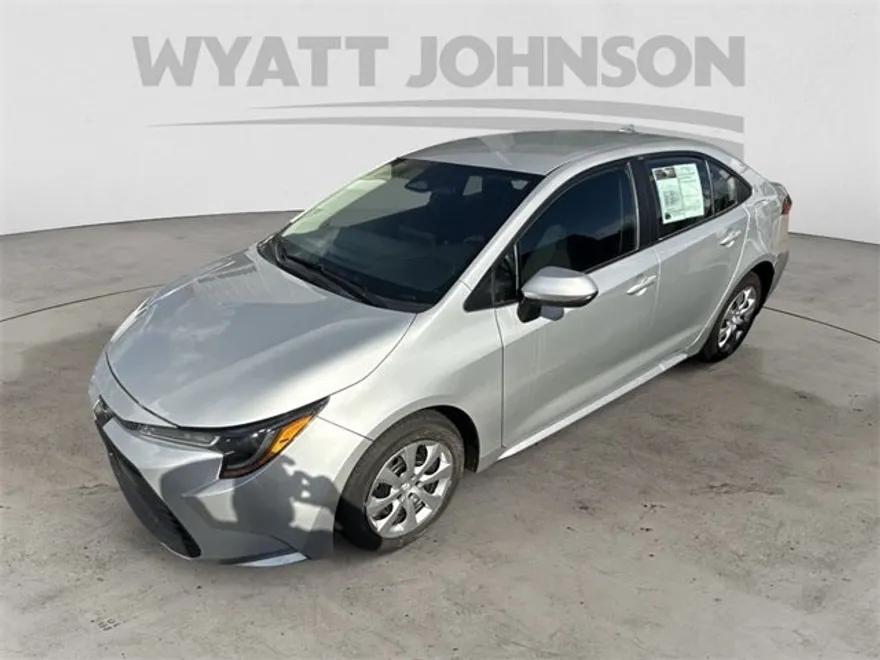 2024 Toyota Corolla LE photo 1