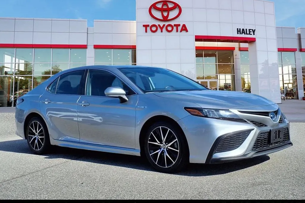 2021 Toyota Camry Hybrid SE photo 1