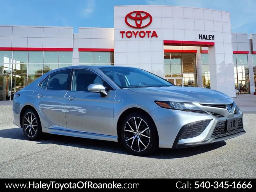 2021 Toyota Camry Hybrid SE photo 1