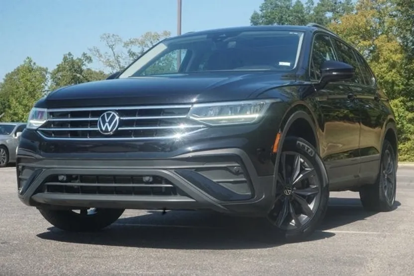 2023 Volkswagen Tiguan SE photo 1
