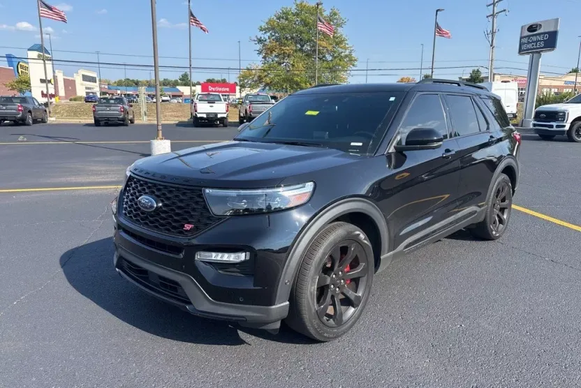 2021 Ford Explorer ST photo 1