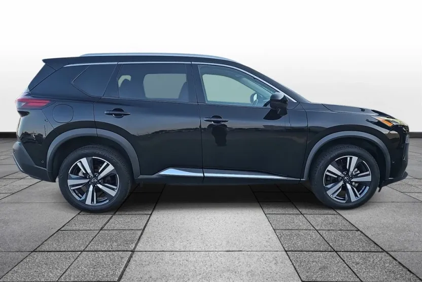 2023 Nissan Rogue SL photo 1