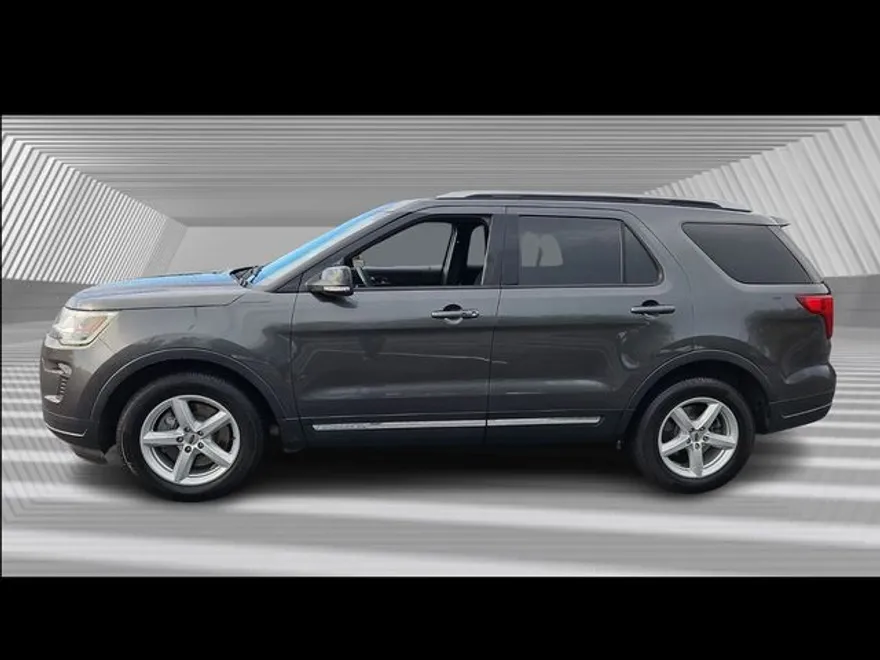 2018 Ford Explorer XLT photo 1
