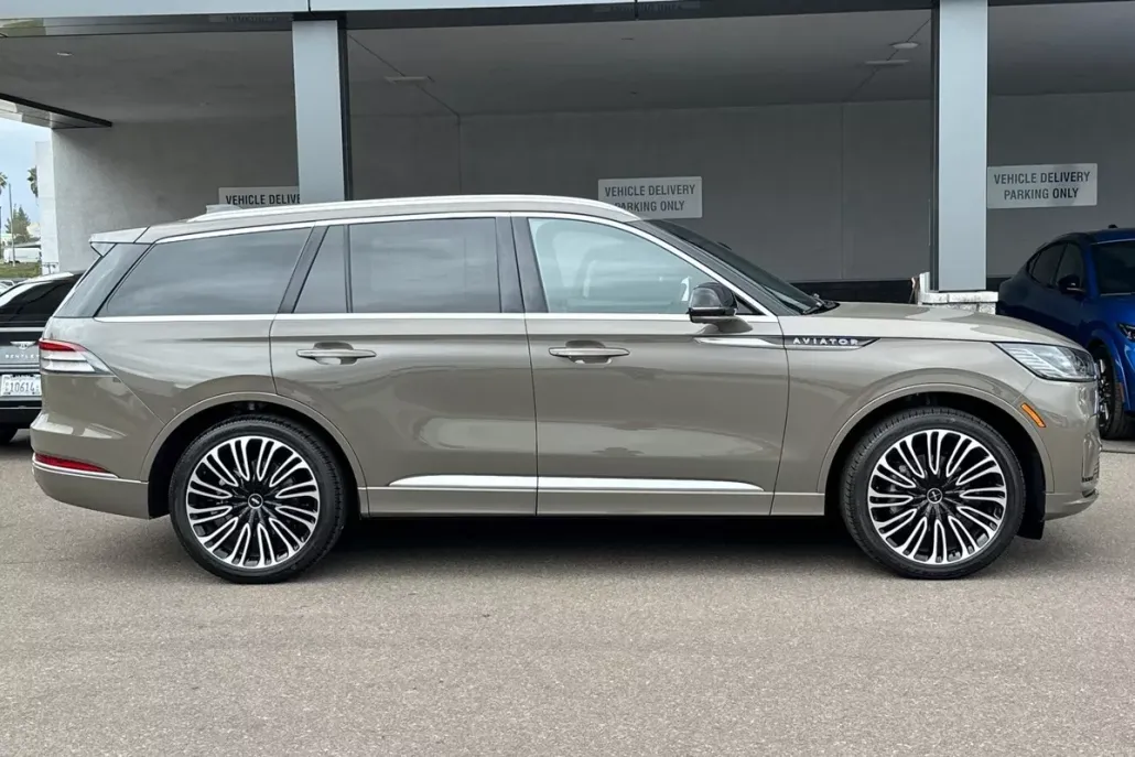 2025 Lincoln Aviator Black Label photo 1
