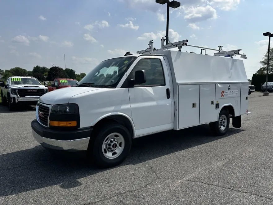2025 Gmc Savana Cutaway 3500 photo 1