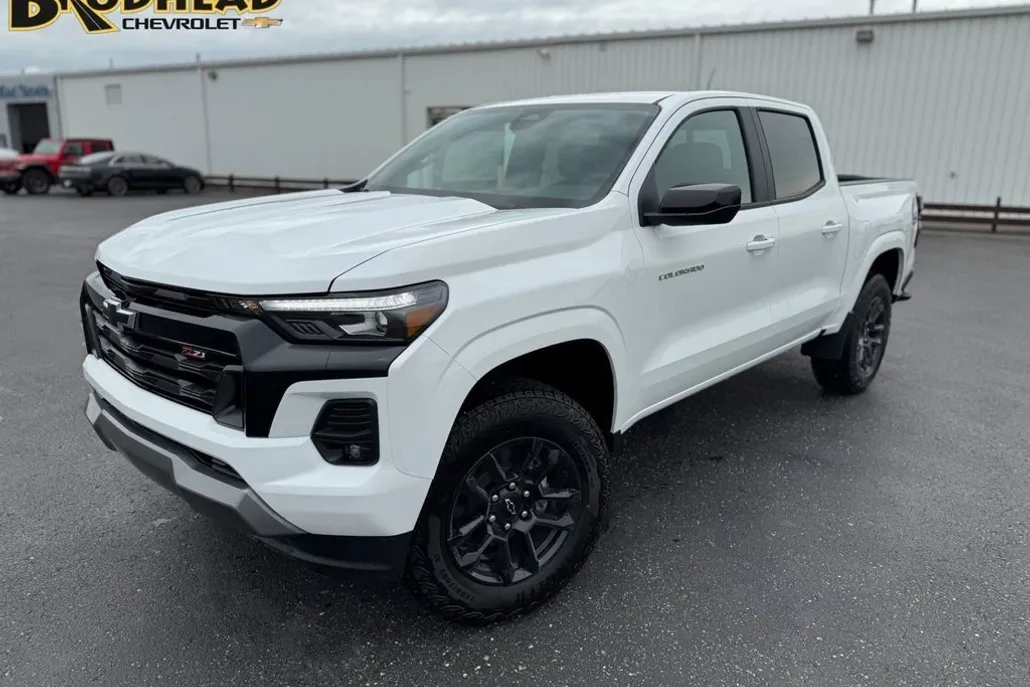 2025 Chevrolet Colorado Z71 photo 1