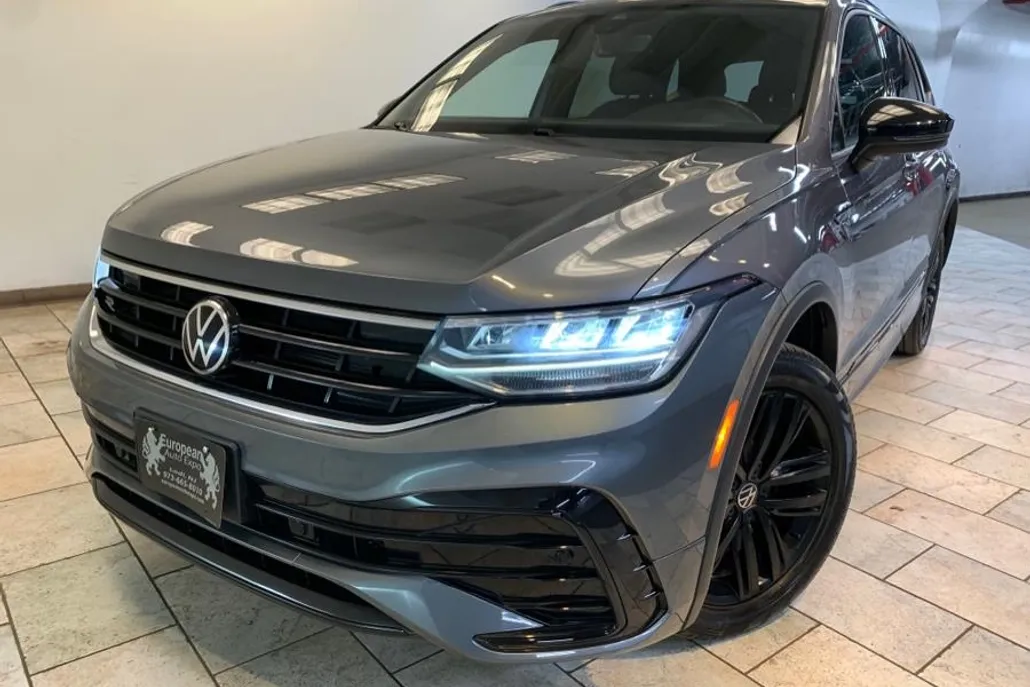 2022 Volkswagen Tiguan SE R-Line Black photo 1