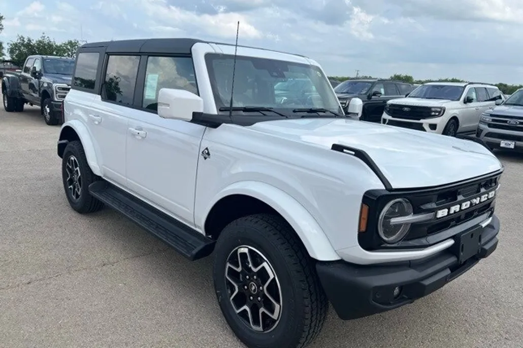 2025 Ford Bronco Outer Banks photo 1