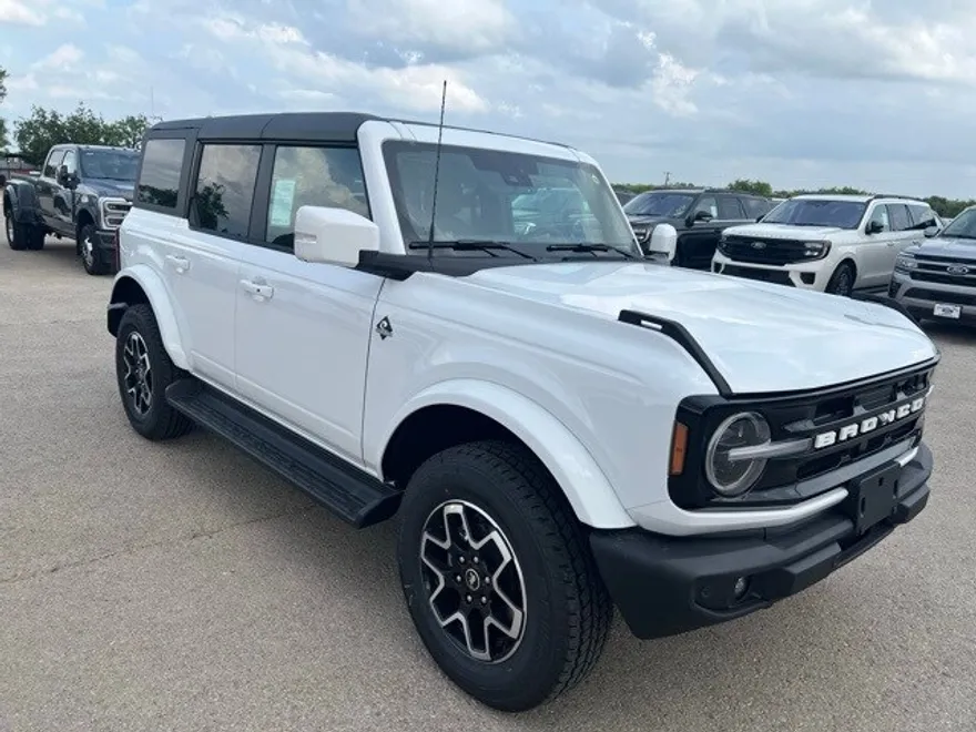2025 Ford Bronco Outer Banks photo 1