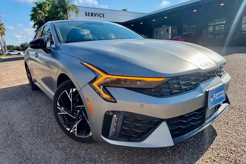 2025 Kia K5 GT-Line photo 1