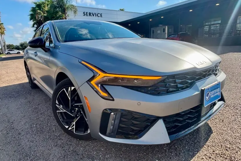 2025 Kia K5 GT-Line photo 1