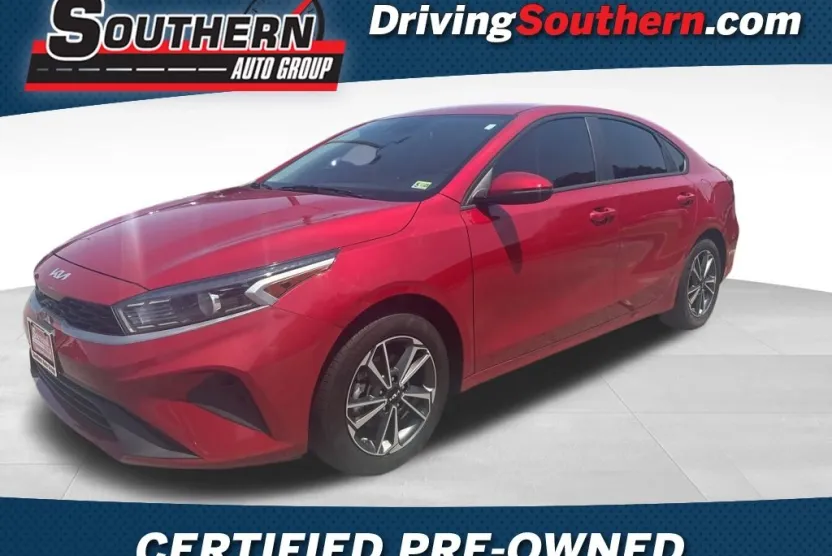 2023 Kia Forte LXS photo 1