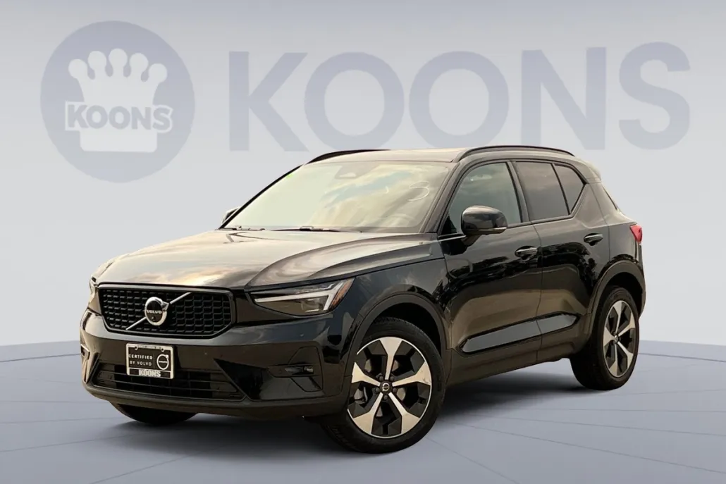 2025 Volvo XC40 Plus photo 1