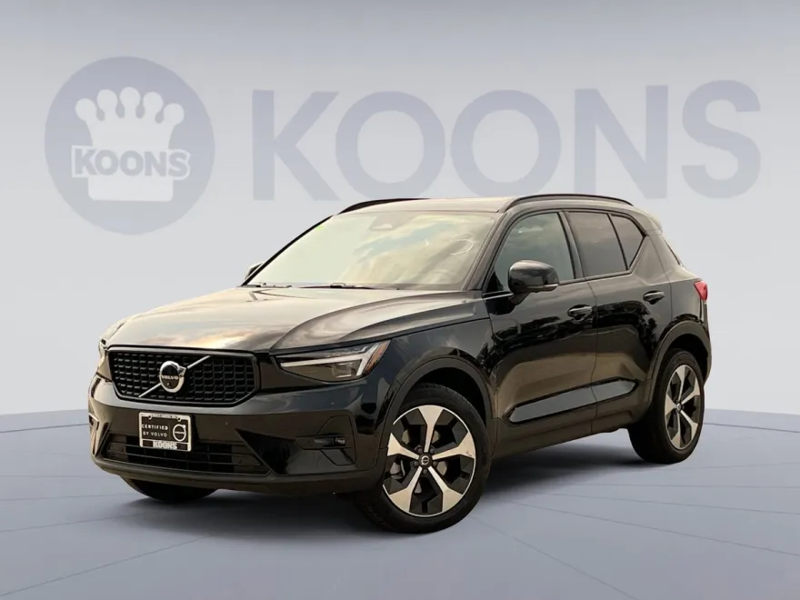 2025 Volvo XC40 Plus photo 1