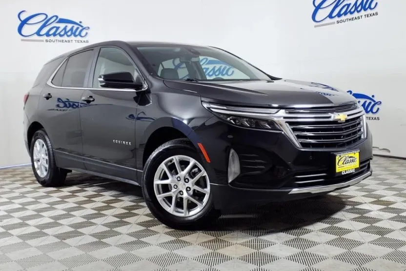 2022 Chevrolet Equinox LT photo 1