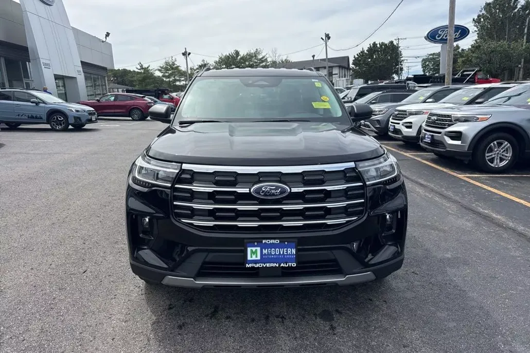2025 Ford Explorer photo 1