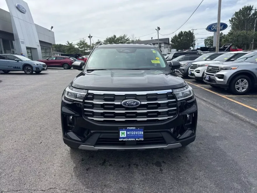2025 Ford Explorer photo 1