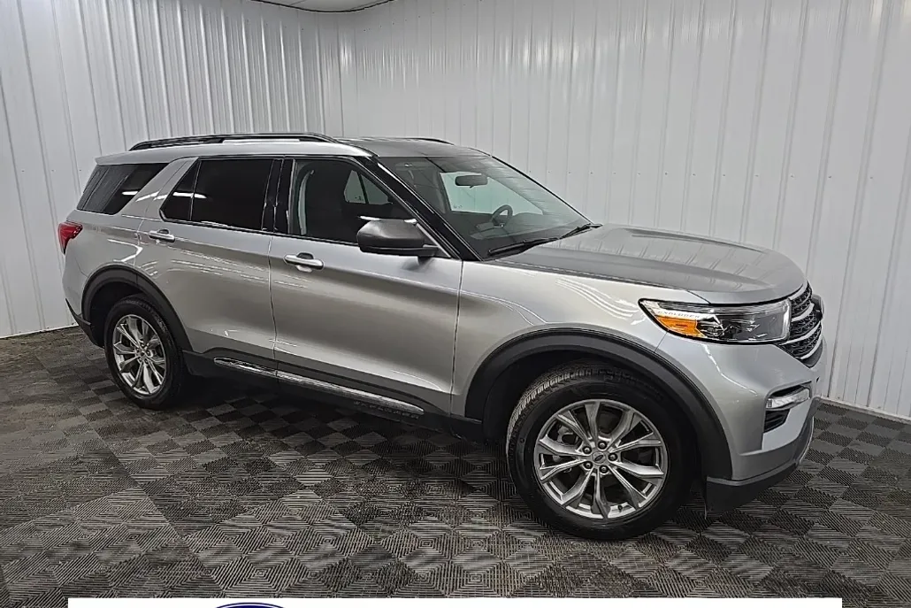 2023 Ford Explorer XLT photo 1