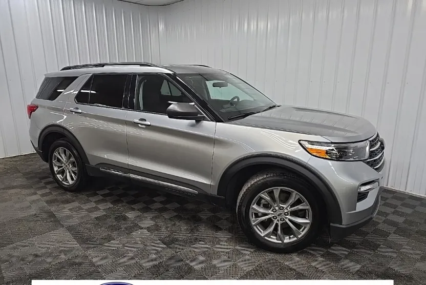 2023 Ford Explorer XLT photo 1