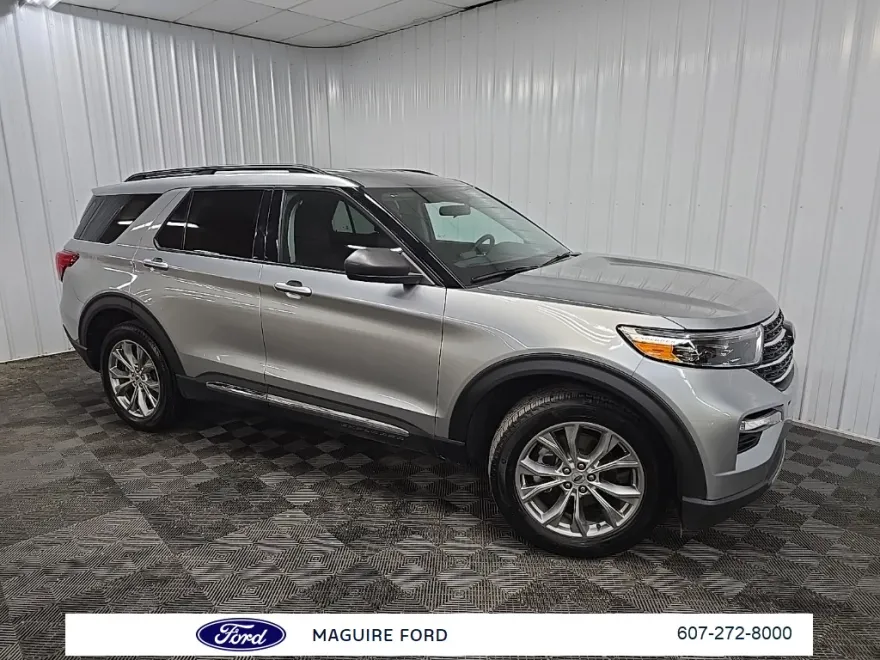 2023 Ford Explorer XLT photo 1