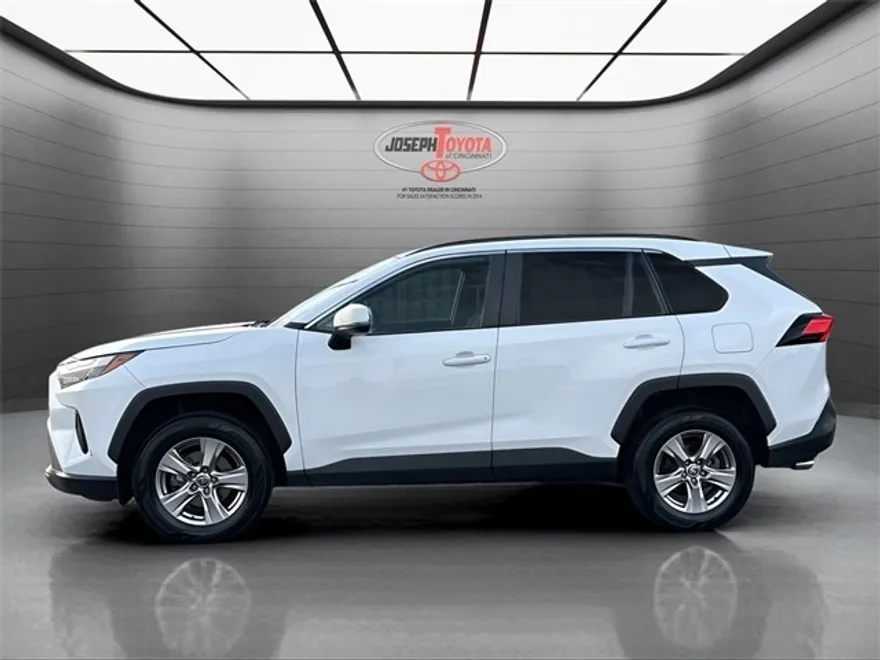 2022 Toyota RAV4 XLE photo 1