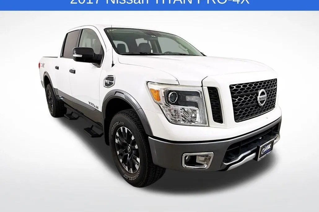 2017 Nissan Titan PRO-4X photo 1