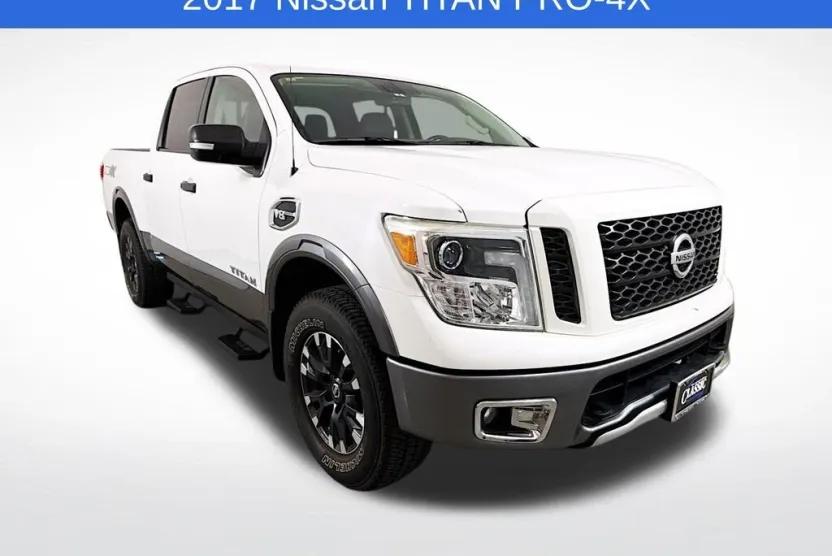 2017 Nissan Titan PRO-4X photo 1