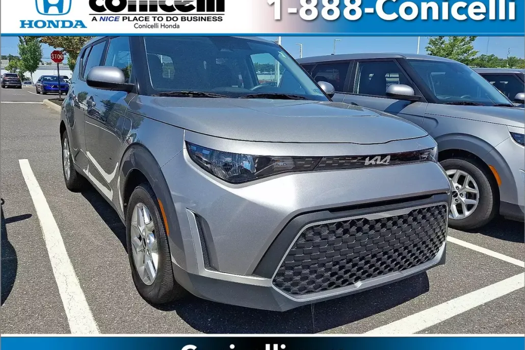 2024 Kia Soul LX photo 1