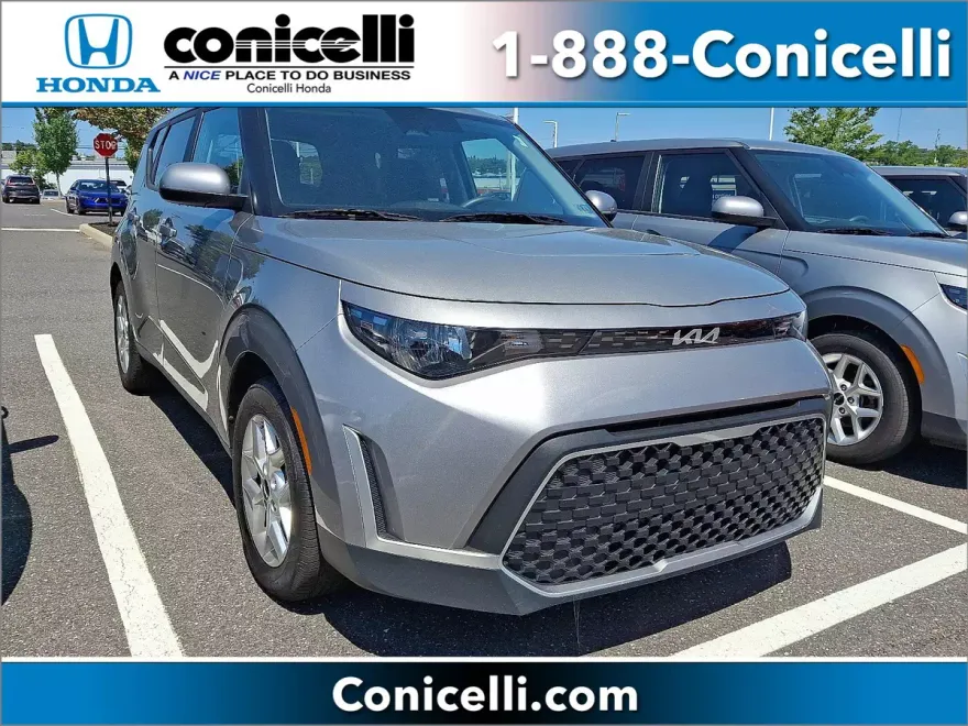 2024 Kia Soul LX photo 1