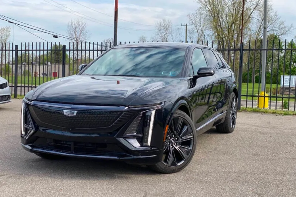 2024 Cadillac Lyriq Sport photo 1
