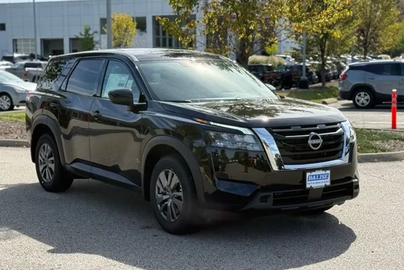 2025 Nissan Pathfinder S photo 1