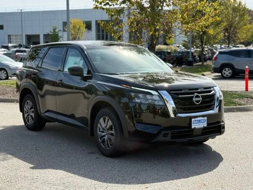 2025 Nissan Pathfinder S photo 1