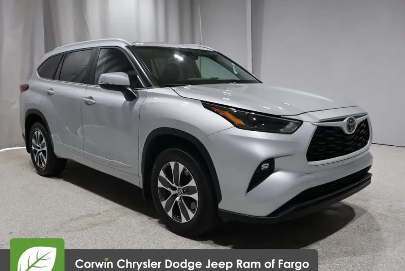 2023 Toyota Highlander XLE photo 1