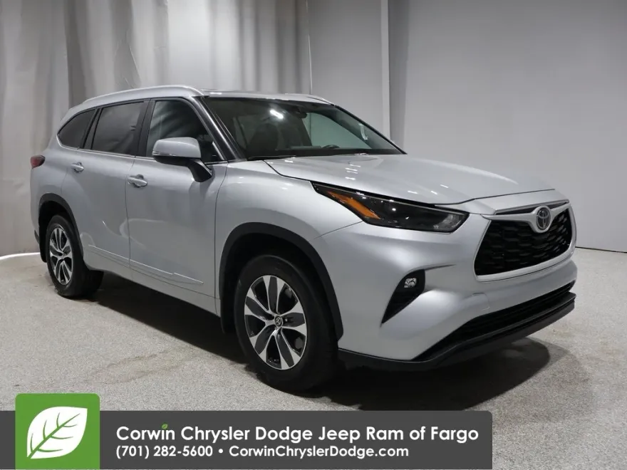 2023 Toyota Highlander XLE photo 1