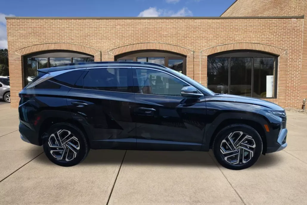 2025 Hyundai Tucson Hybrid Limited photo 1