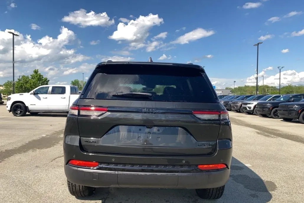 2025 Jeep Grand Cherokee Limited photo 1