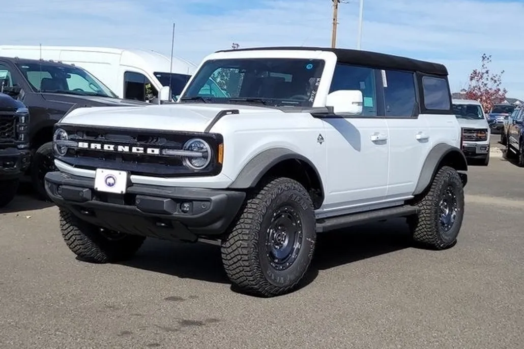 2024 Ford Bronco Outer Banks photo 1