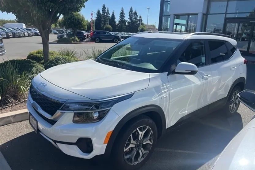 2022 Kia Seltos EX photo 1
