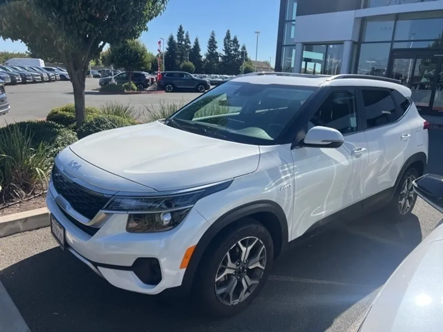 2022 Kia Seltos EX photo 1