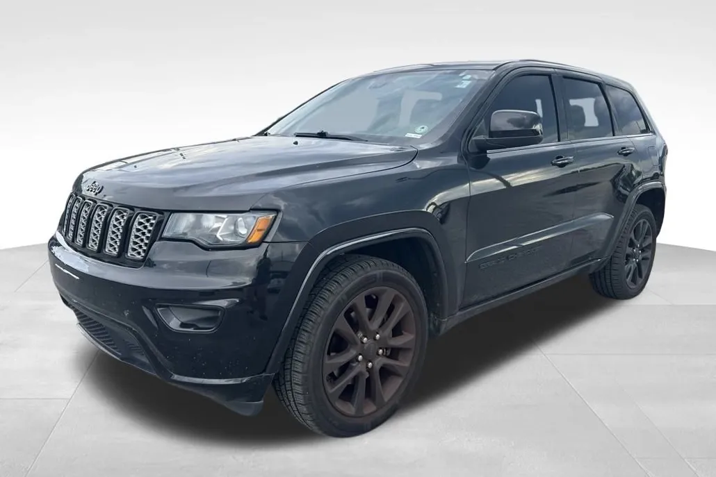 2017 Jeep Grand Cherokee Altitude photo 1