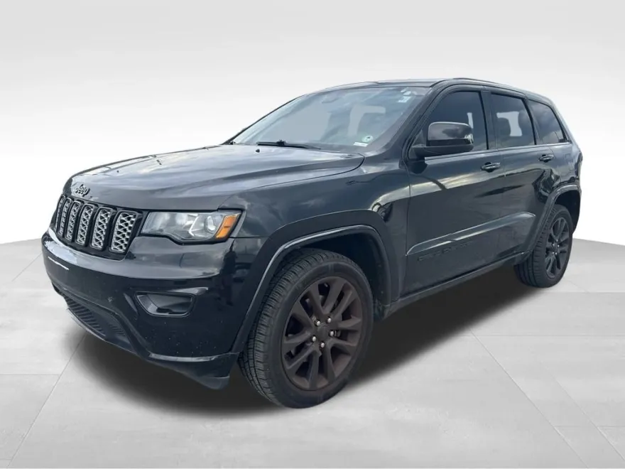2017 Jeep Grand Cherokee Altitude photo 1