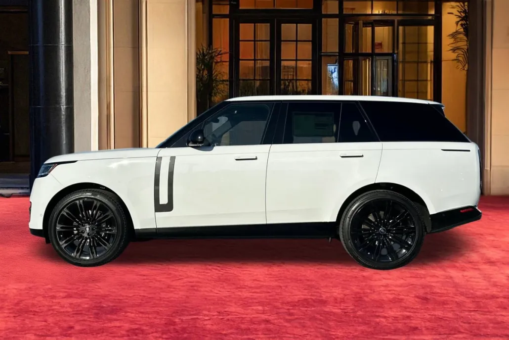 2025 Land Rover Range Rover SE photo 1